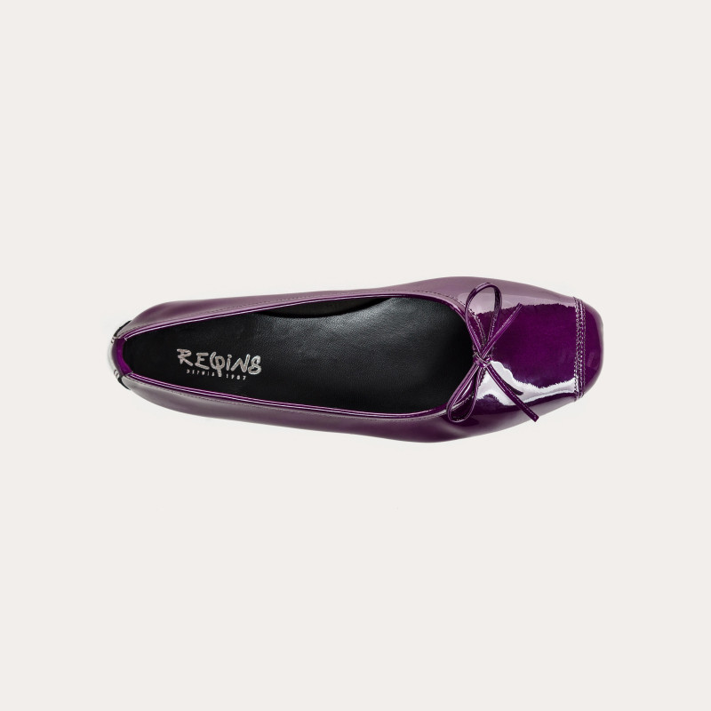 Ballerines en cuir vernis violet à noeud