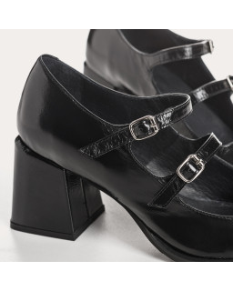 Babies with metallic leather heels with silver or golden buckle