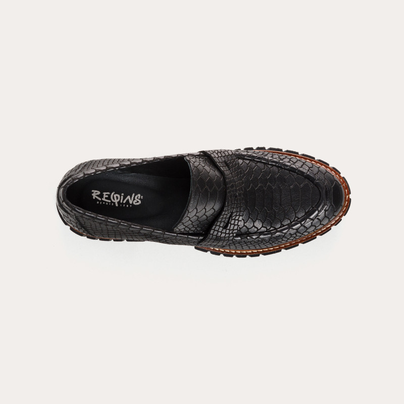 Mocassins chunky noirs en cuir embossé serpent