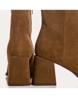 Cognac velvet leather boots with interior zip