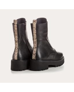 Boots Chelsea plates noires en cuir grainé avec élastiques