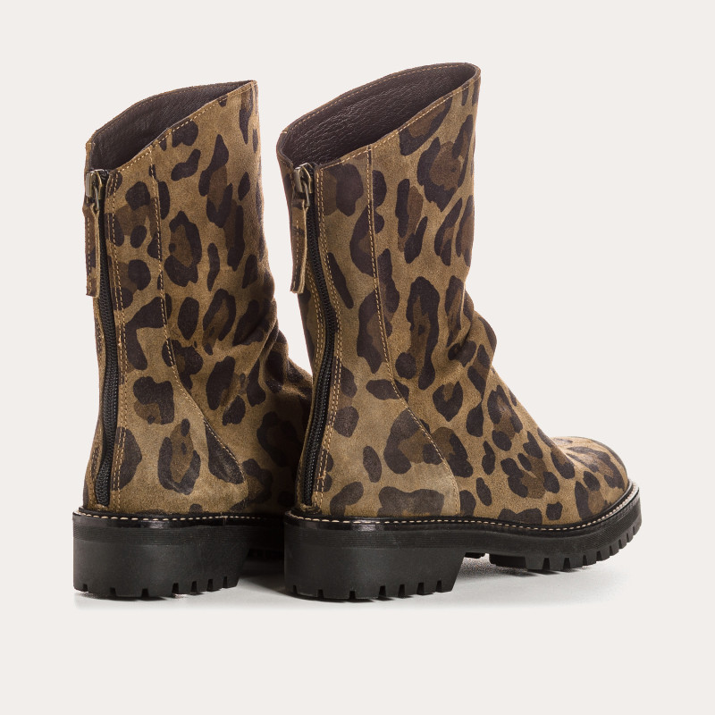Leopard Dunk Boots: Audacity and elegance