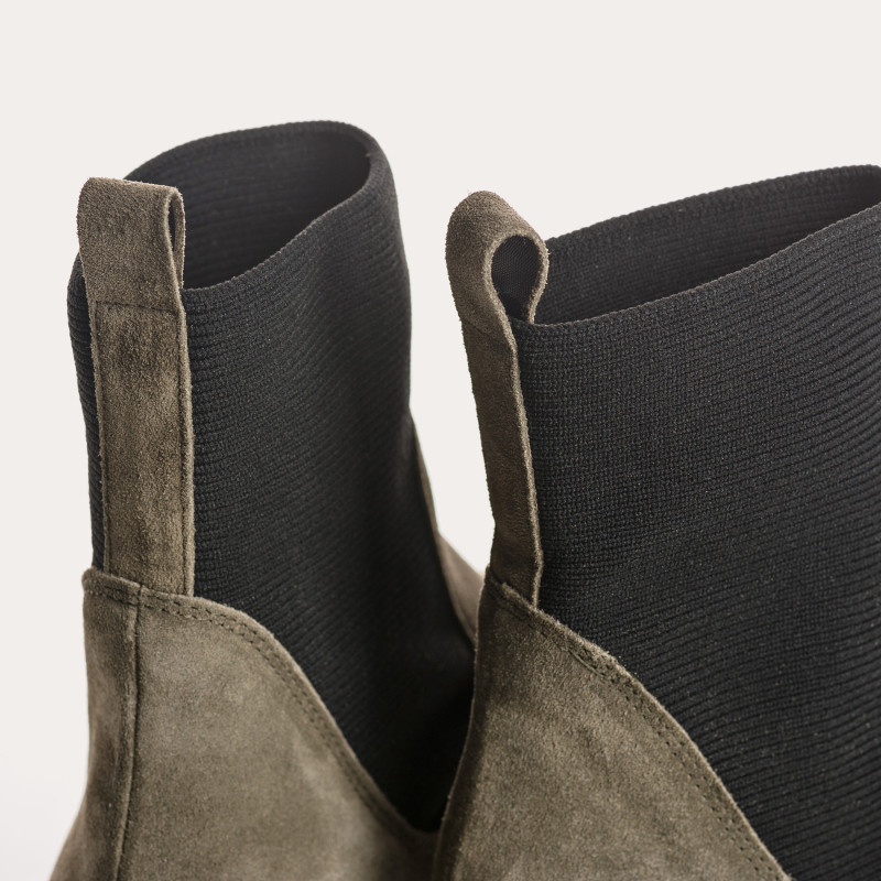 Boots Chelsea en cuir velours avec élastiques