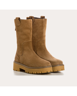 Bottines en cuir velours beige avec semelles crantées et zip arrière