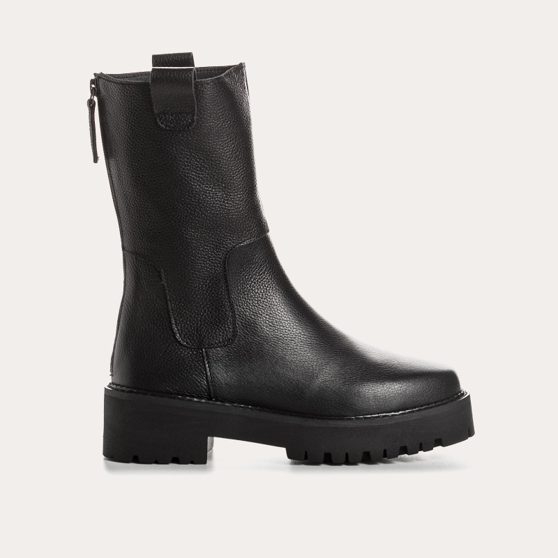 Boots à semelles crantées en cuir grainé noir avec zip arrière