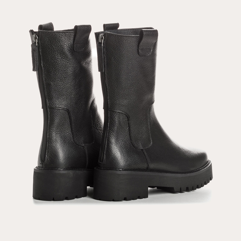Boots à semelles crantées en cuir grainé noir avec zip arrière
