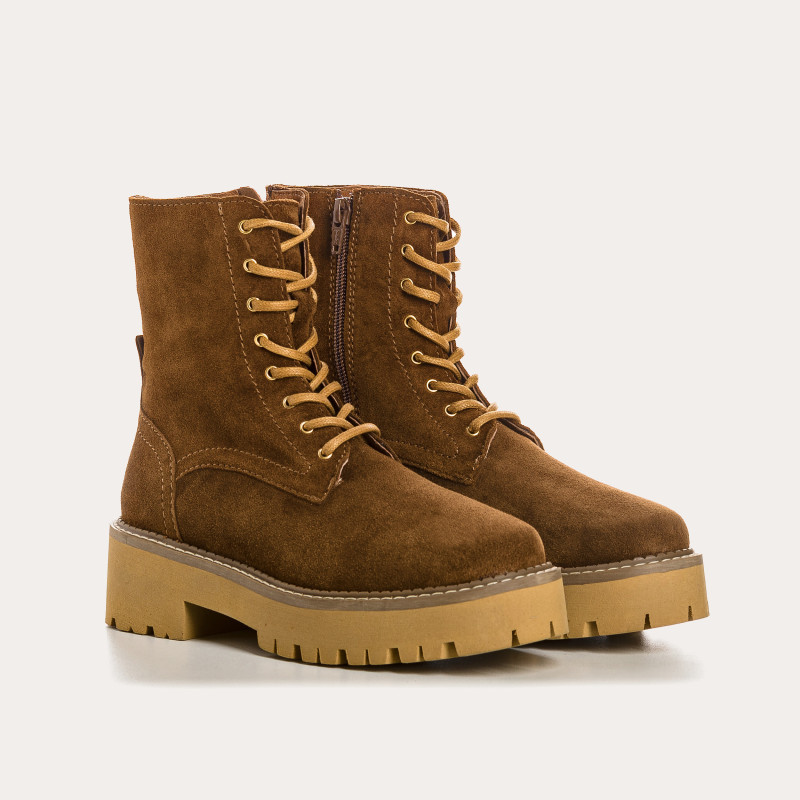 Boots à lacets en cuir velours avec zip intérieur et semelle en gomme