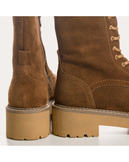 Boots à lacets en cuir velours avec zip intérieur et semelle en gomme