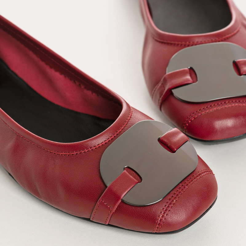 Ballerines en cuir avec plaque bijou en métal argenté