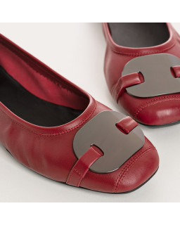 Leather ballerinas with silver metal jewel plate