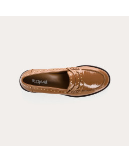 Varnished leather college moccasins with golden nails