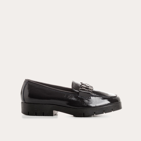 Varnish leather loafers with metal accessories