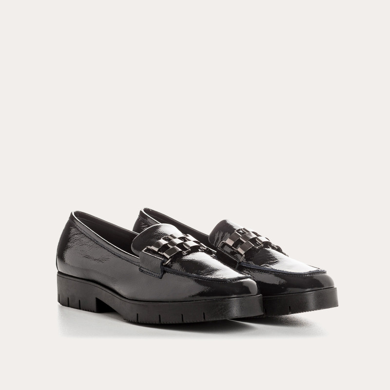 Mocassins en cuir vernis avec accessoires en métal