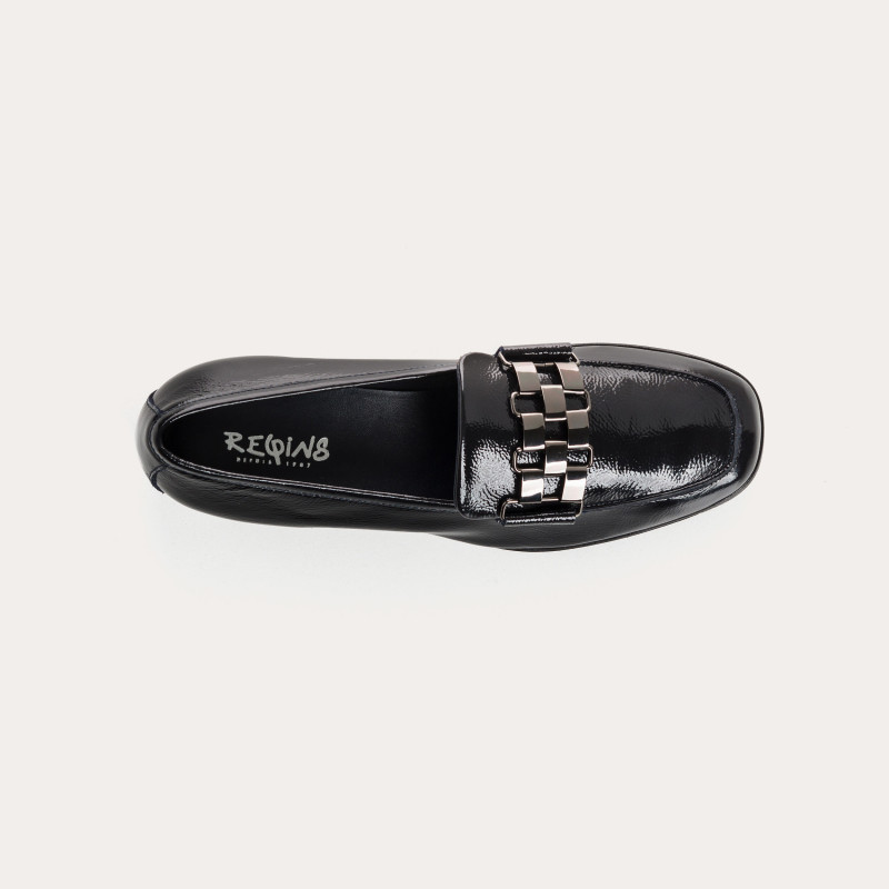 Mocassins en cuir vernis avec accessoires en métal