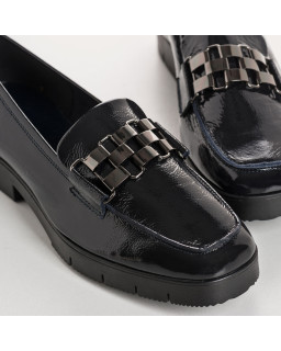 Varnish leather loafers with metal accessories
