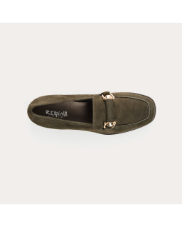 Velvet leather moccasins with notched soles and golden accessories