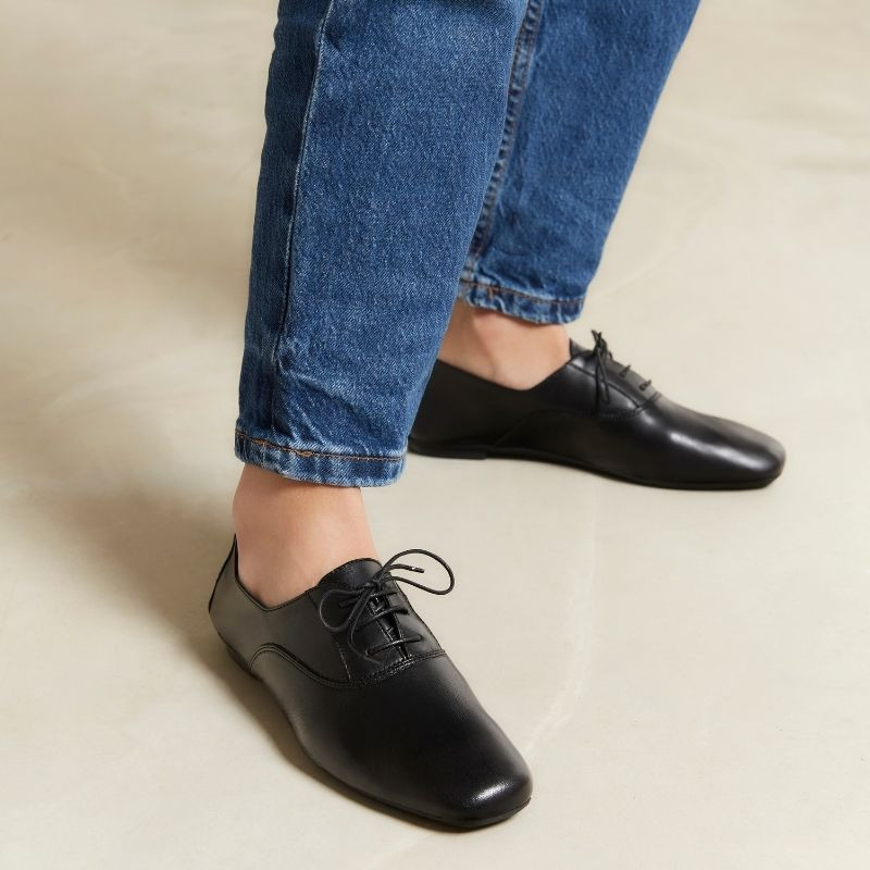 Deck leather flat woman with laces tone on tone