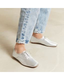 Derbies plates en cuir métallisé avec lacets ton sur ton