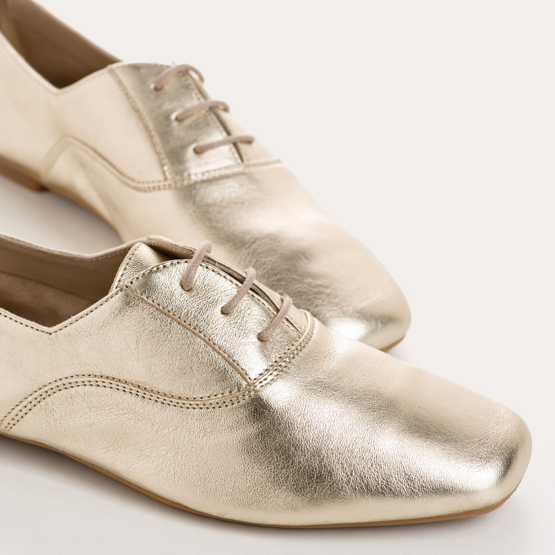 Metallic leather flat derbies with laces tone on tone