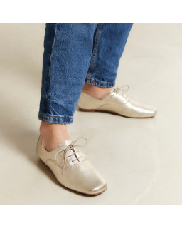 Derbies plates en cuir métallisé avec lacets ton sur ton