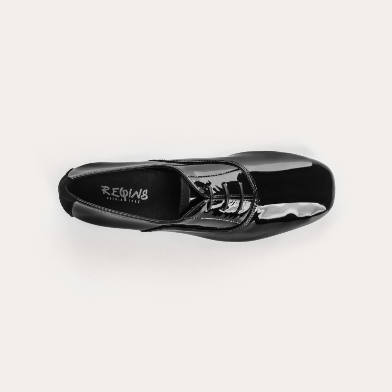 Derbies plates en cuir vernis avec lacets ton sur ton