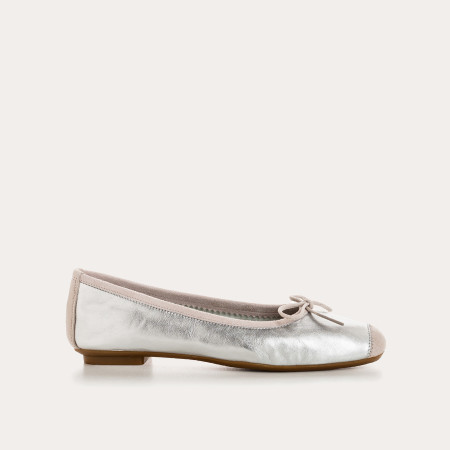 Flat ballerinas with metallic leather knot