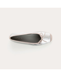 Flat ballerinas with metallic leather knot