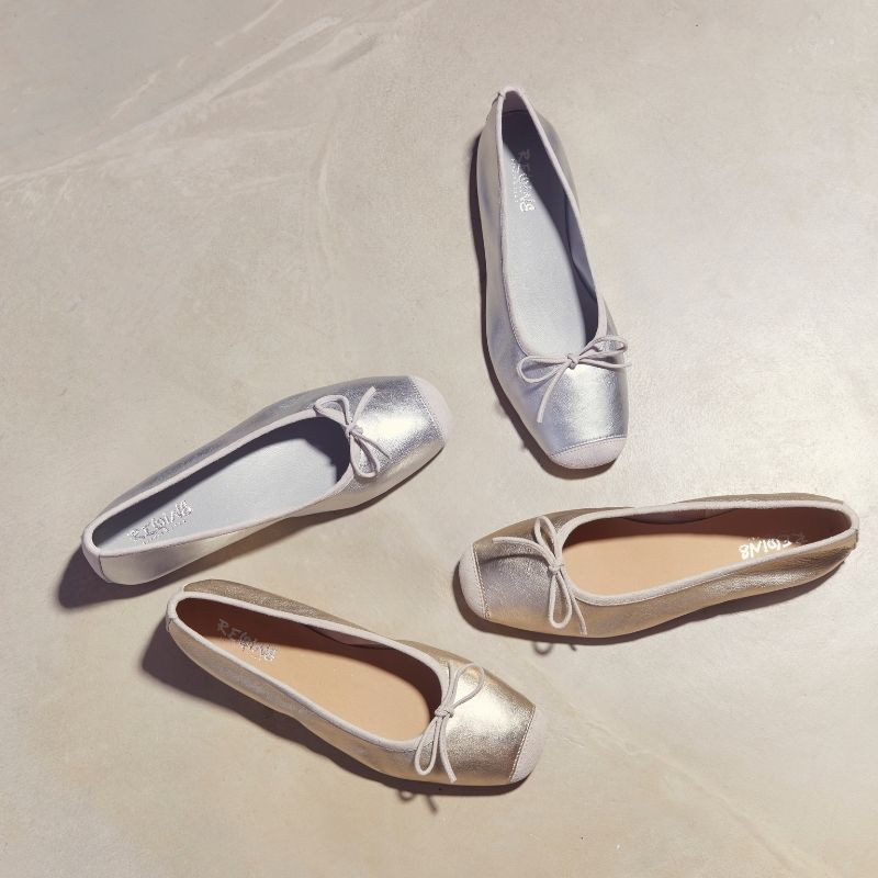 Flat ballerinas with metallic leather knot