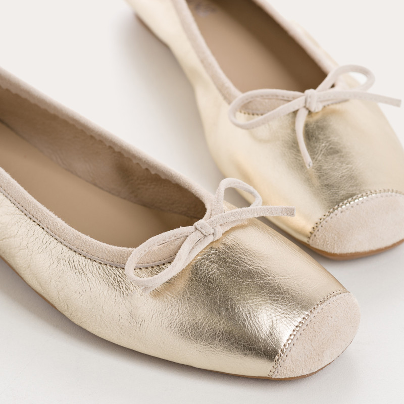 Flat ballerinas with metallic leather knot