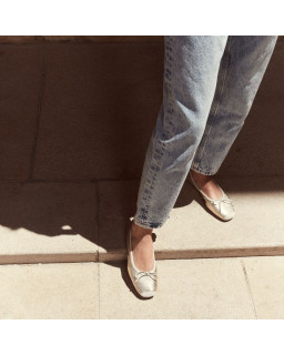 Flat ballerinas with metallic leather knot