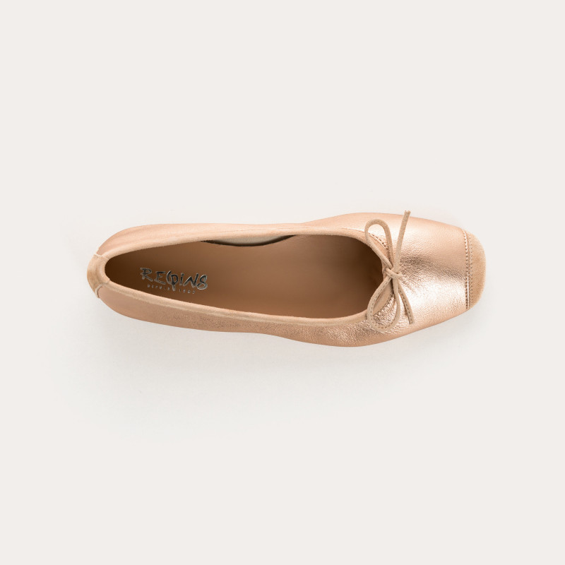 Flat ballerinas with metallic leather knot