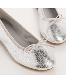 Ballerines plates à nœud en cuir métallisé avec bout arrondi