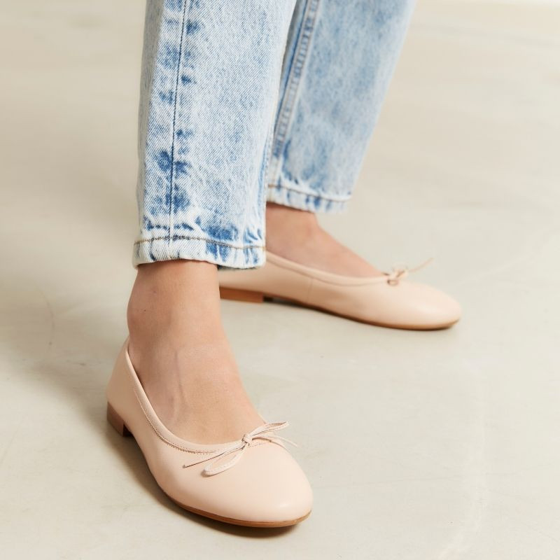 Flat bowl flat ballerinas with rounded butt