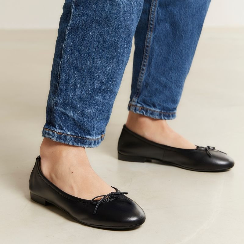 Flat bowl flat ballerinas with rounded butt