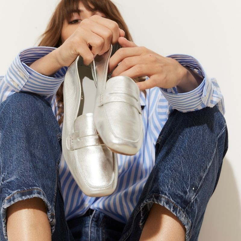 Mocassins collège en cuir métal platine avec bout carré