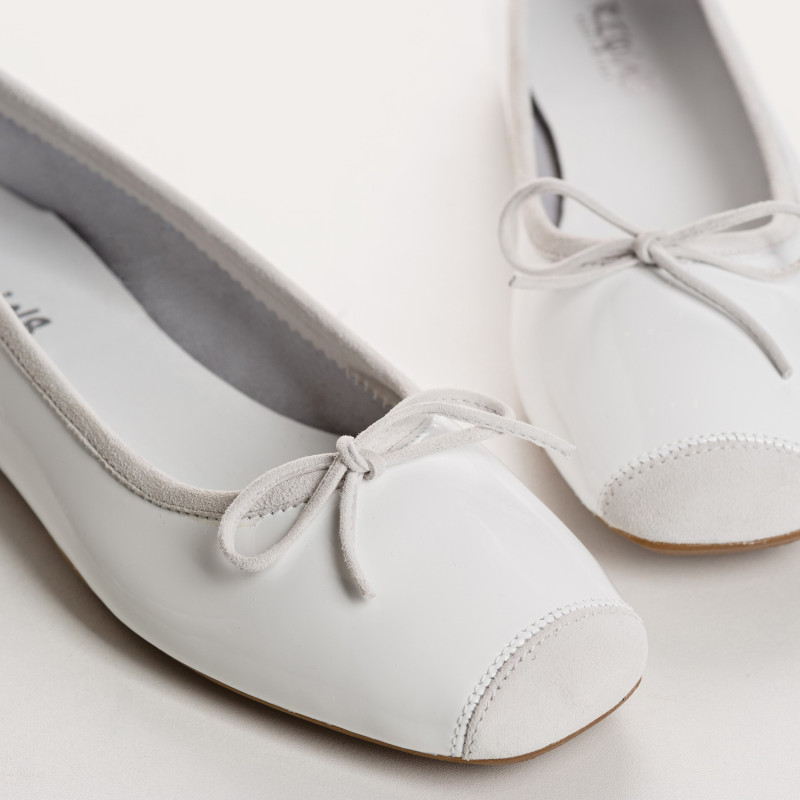 Ballerines plates à nœud en cuir vernis avec renfort en cuir velours