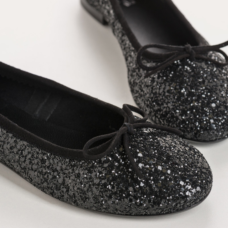 Flat ballerinas with steeped fabric knot with rounded butt