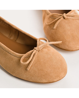 Flat ballerinas with velvet leather knot with rounded butt
