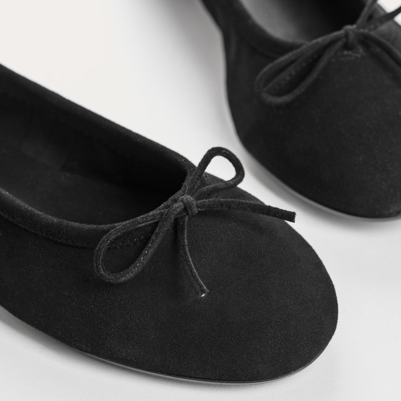 Flat ballerinas with velvet leather knot with rounded butt