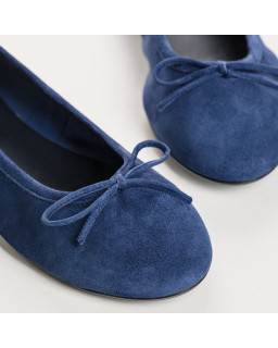 Flat ballerinas with velvet leather knot with rounded butt