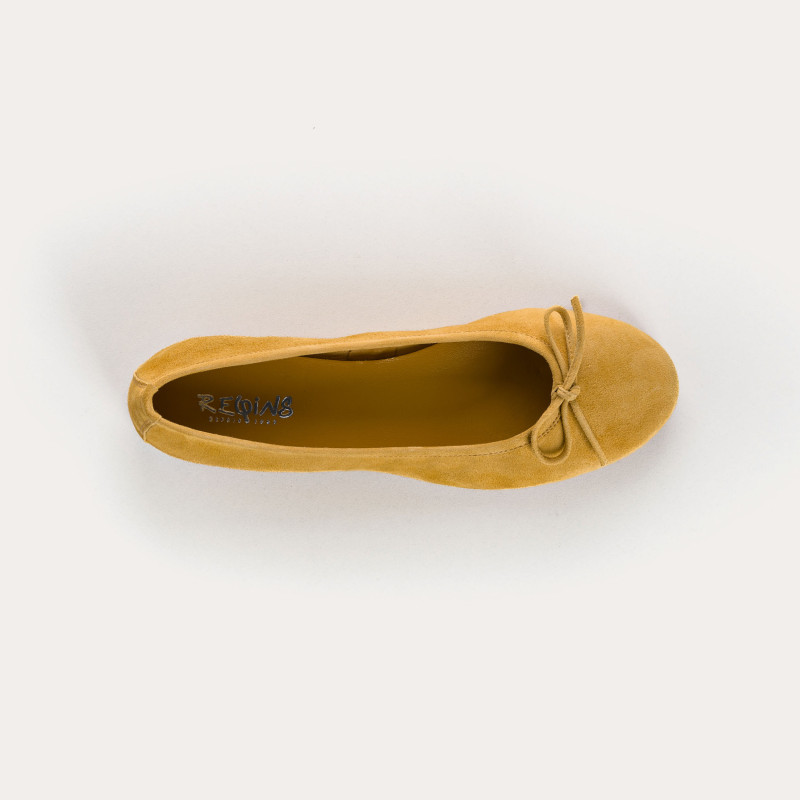 Flat ballerinas with velvet leather knot with rounded butt