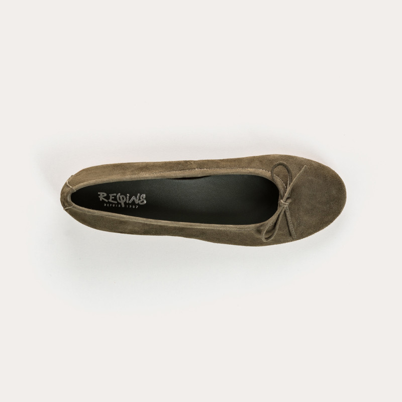 Flat ballerinas with velvet leather knot with rounded butt