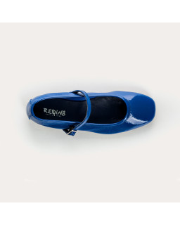 Babies en cuir vernis avec brides et boucles argentées