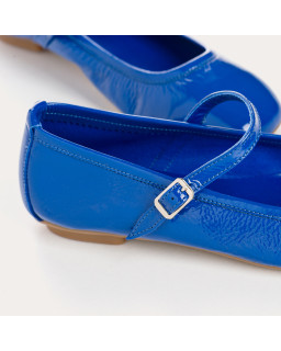 Babies en cuir vernis avec brides et boucles argentées