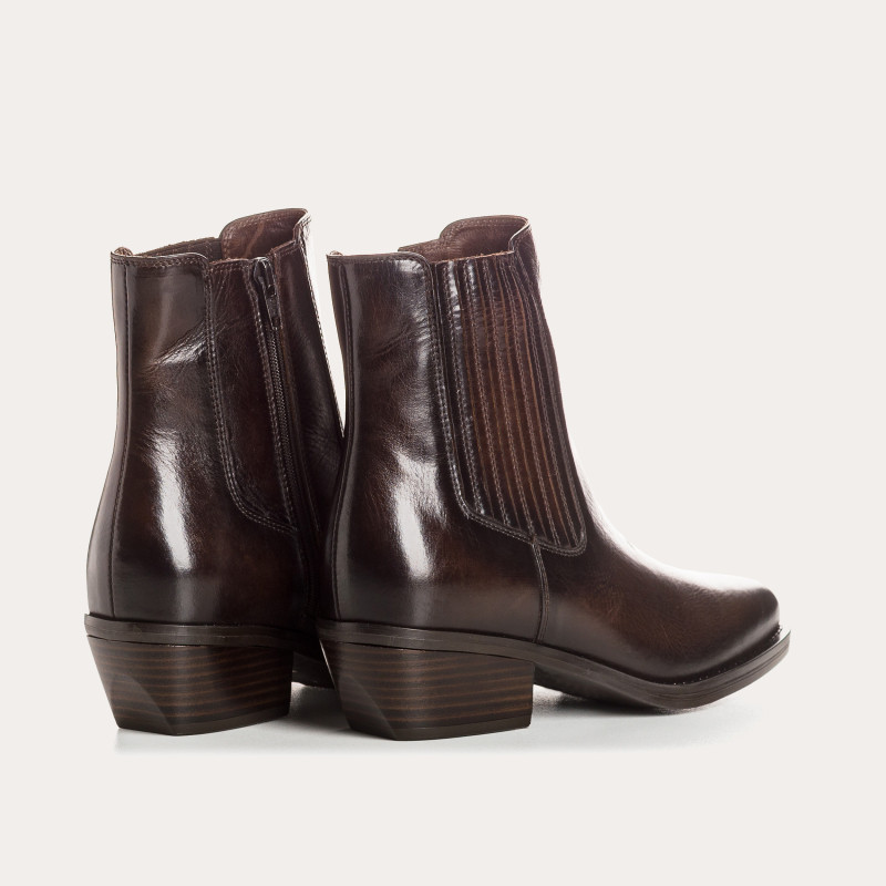 Boots marron style santiags en cuir avec zip intérieur