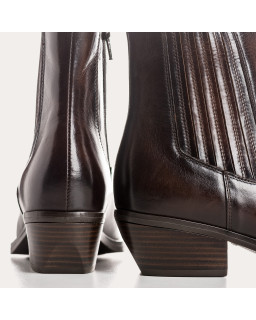 Boots marron style santiags en cuir avec zip intérieur