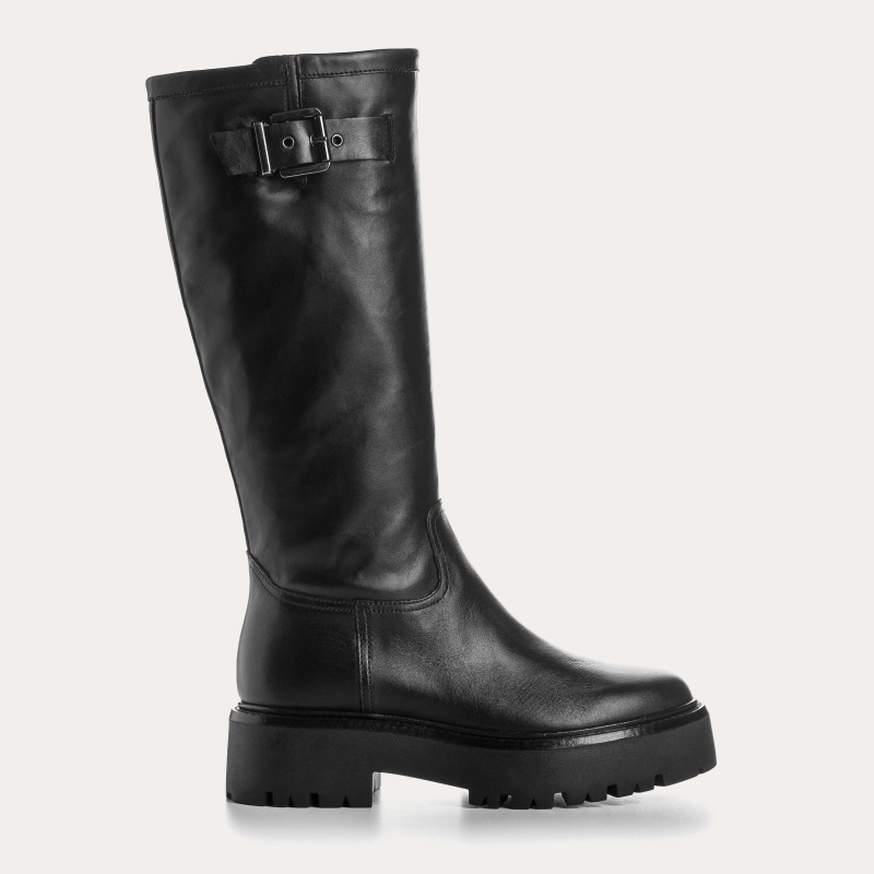 Smooth leather black boots with adjustable silver buckles