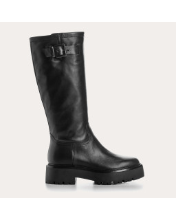 Smooth leather black boots with adjustable silver buckles