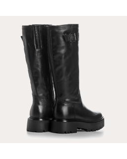 Smooth leather black boots with adjustable silver buckles