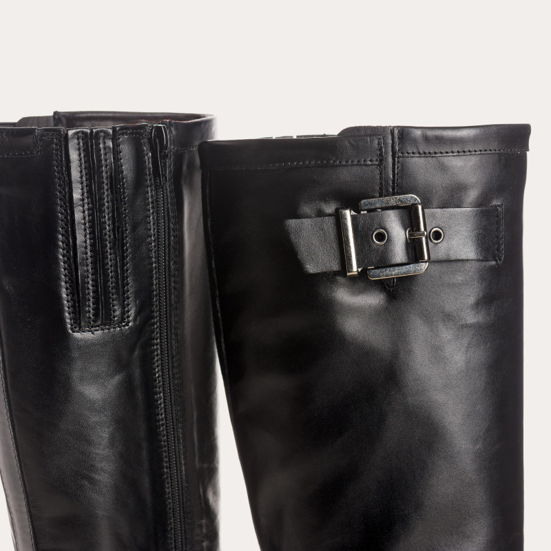 Bottes noires en cuir lisse avec boucles argentées réglables